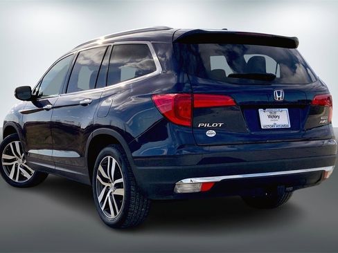 Used 2017 Honda Pilot Touring image 7