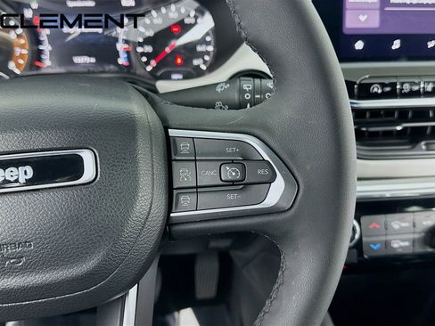 Used 2023 Jeep Compass Limited image 17