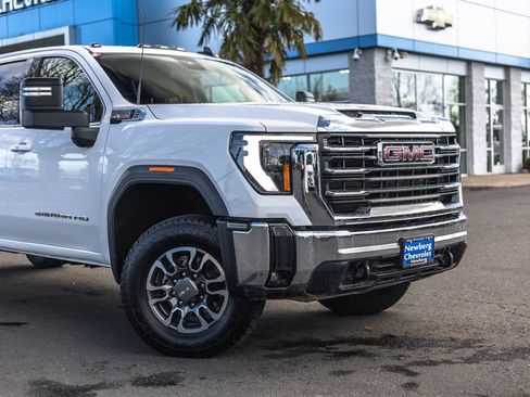 Used 2024 GMC Sierra 3500 SLE w/ SLE Convenience Package image 3