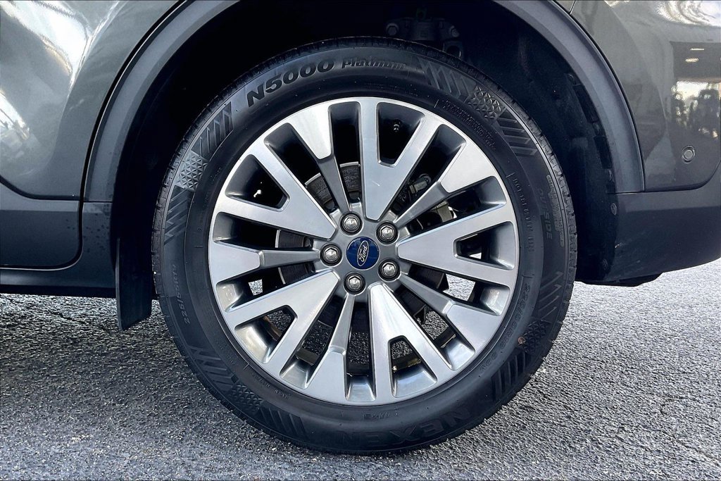 Used 2020 Ford Escape Titanium FWD image 32