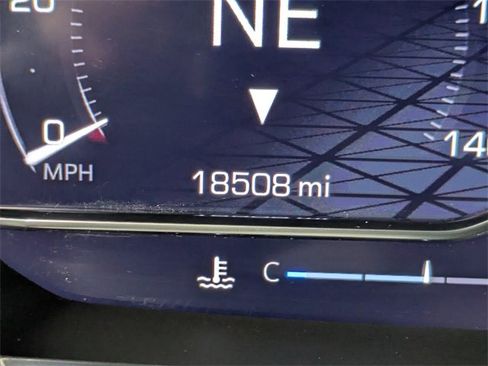 Used 2024 GMC Yukon SLT w/ SLT Luxury Package image 33