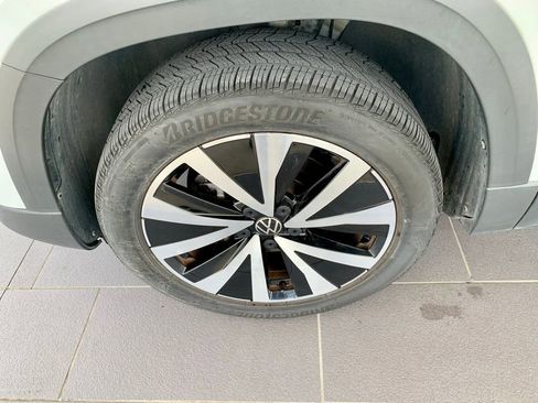 Used 2022 Volkswagen Taos SE image 9