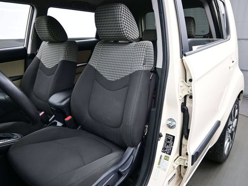 Used 2012 Kia Soul ! FWD image 11