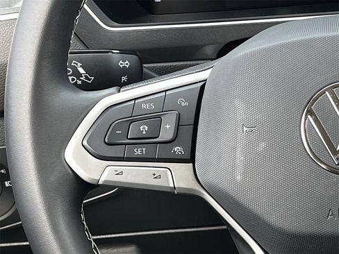 Used 2024 Volkswagen Tiguan SE image 12