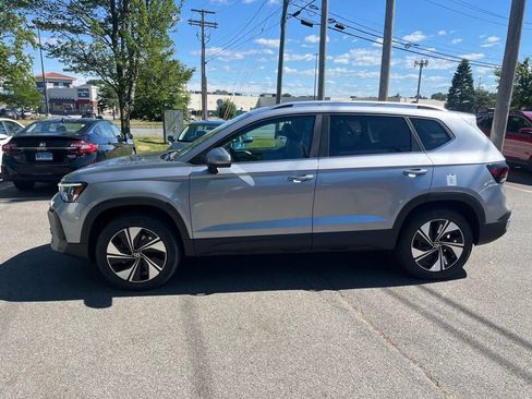 New 2025 Volkswagen Taos SE image 4