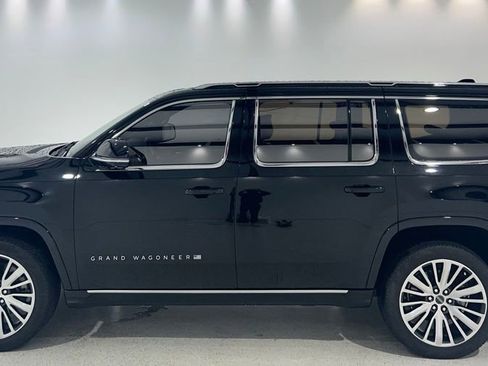 Used 2023 Jeep Grand Wagoneer Series III image 2