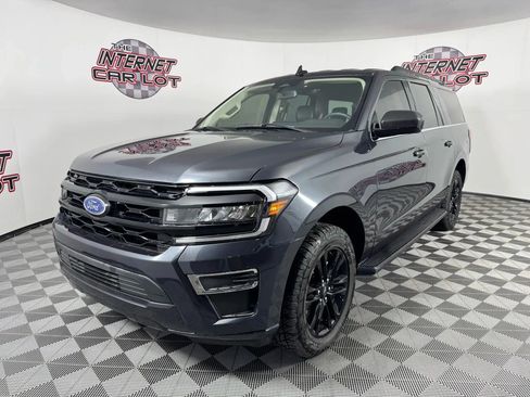 Used 2024 Ford Expedition Max XLT image 3