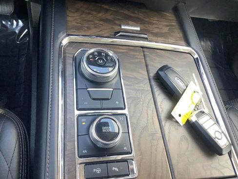Used 2018 Ford Expedition Max Platinum AWD/4WD image 18