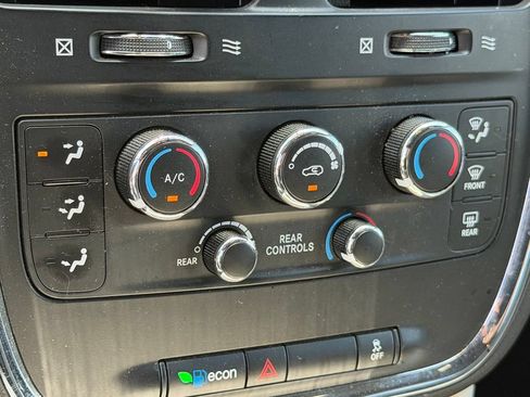 Used 2018 Dodge Grand Caravan SXT FWD image 21