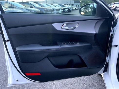 Used 2023 Kia Forte LXS w/ LXS Technology Package FWD image 24