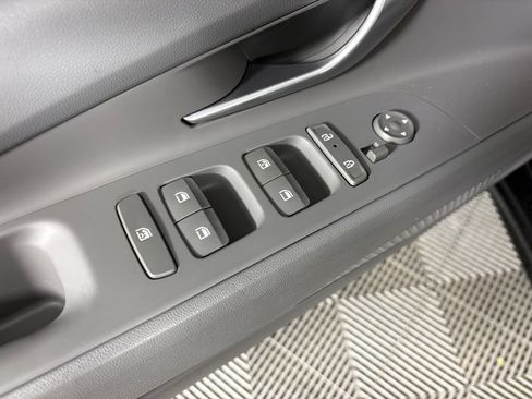 Used 2025 Hyundai Elantra SEL FWD image 12
