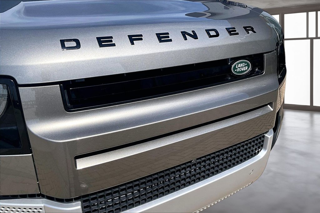 Used 2025 Land Rover Defender 110 S AWD/4WD image 28