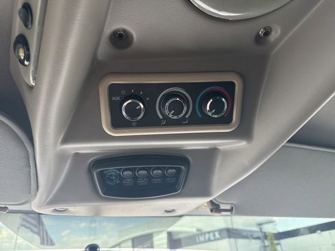 Used 2017 GMC Savana 2500 Extended RWD image 24