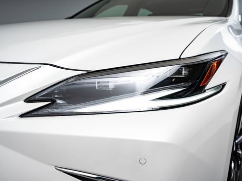 Certified 2025 Lexus ES 350 Ultra Luxury FWD image 15