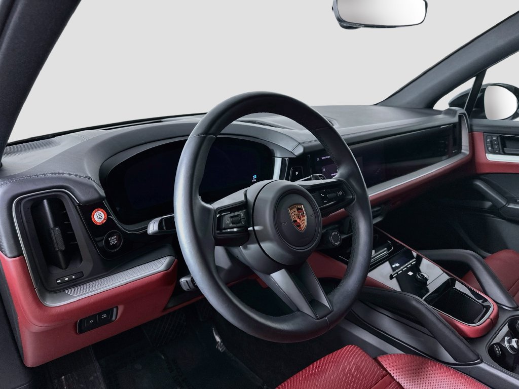 Certified 2025 Porsche Cayenne AWD/4WD image 4