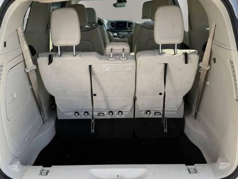 Used 2017 Chrysler Pacifica Platinum FWD image 26