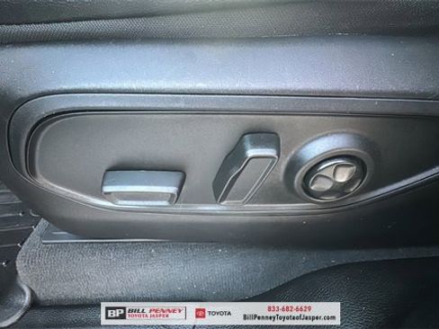 Used 2023 Jeep Grand Cherokee Limited w/ Luxury Tech Group II image 15