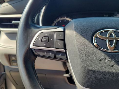 Used 2022 Toyota Highlander XLE FWD image 24