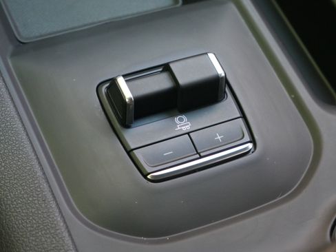 Used 2025 GMC Sierra 2500 AT4 AWD/4WD image 14