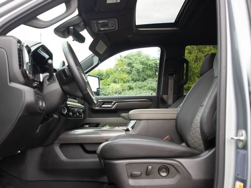 Used 2024 Chevrolet Silverado 2500 ZR2 w/ Technology Package AWD/4WD image 18