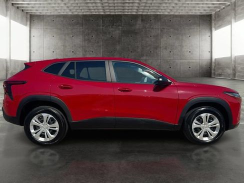 Used 2026 Chevrolet Trax LS FWD image 4