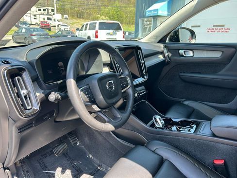 Used 2023 Volvo XC40 B5 Plus w/ Driver Assist Package AWD/4WD image 14