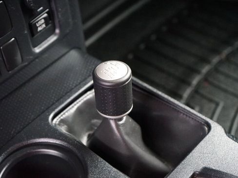 Used 2014 Toyota FJ Cruiser 4WD image 17