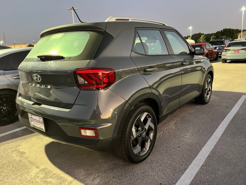 Used 2026 Hyundai Venue SEL FWD image 3