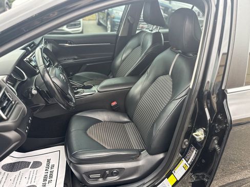 Used 2020 Toyota Camry SE FWD image 14