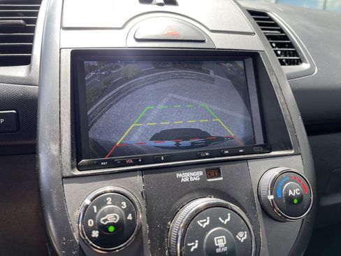 Used 2010 Kia Soul + FWD image 21