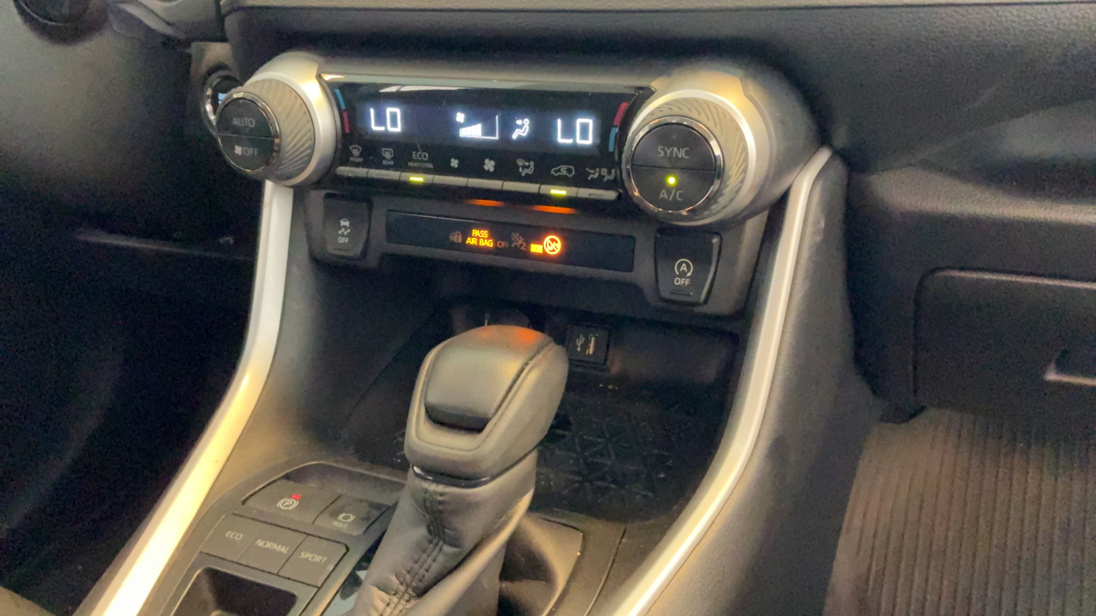 Certified 2024 Toyota RAV4 XLE FWD image 39