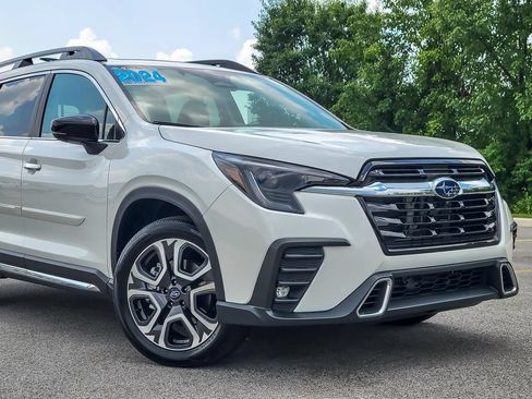 Used 2024 Subaru Ascent Touring AWD/4WD image 2
