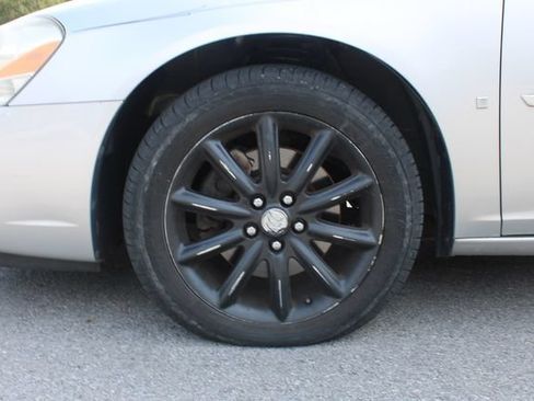 Used 2007 Buick Lucerne CXS w/ Driver Confidence Package FWD image 32