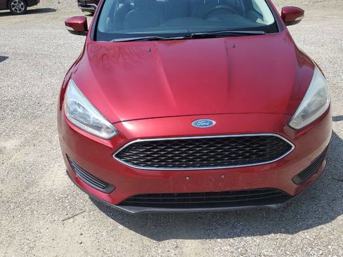 Used 2015 Ford Focus SE FWD image 2