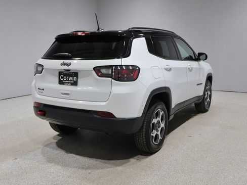 Used 2022 Jeep Compass Trailhawk w/ Trailhawk Elite Group AWD/4WD image 3
