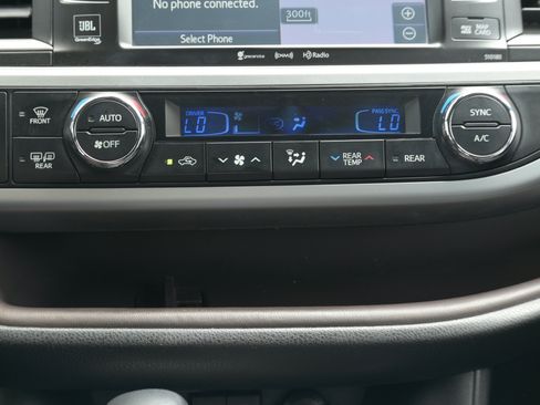 Used 2017 Toyota Highlander Limited AWD/4WD image 16