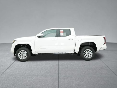 Used 2024 Toyota Tacoma SR5 AWD/4WD image 22