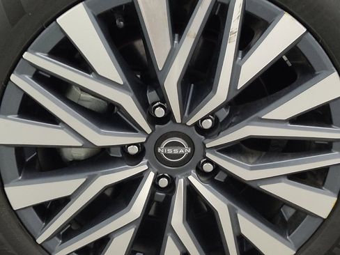 Used 2025 Nissan Altima 2.5 SV FWD image 31