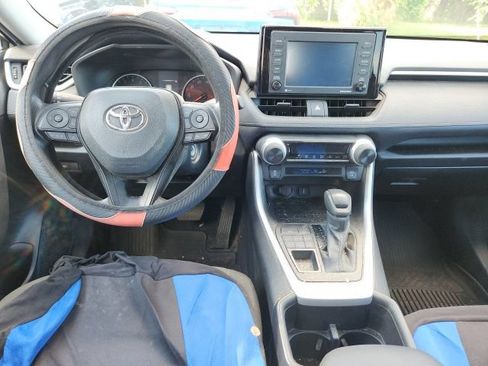 Used 2022 Toyota RAV4 LE AWD/4WD image 7