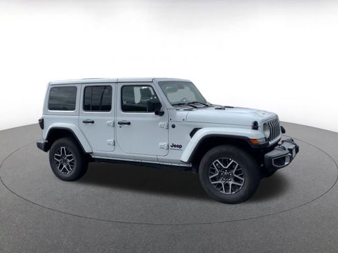 Used 2025 Jeep Wrangler Sahara image 2