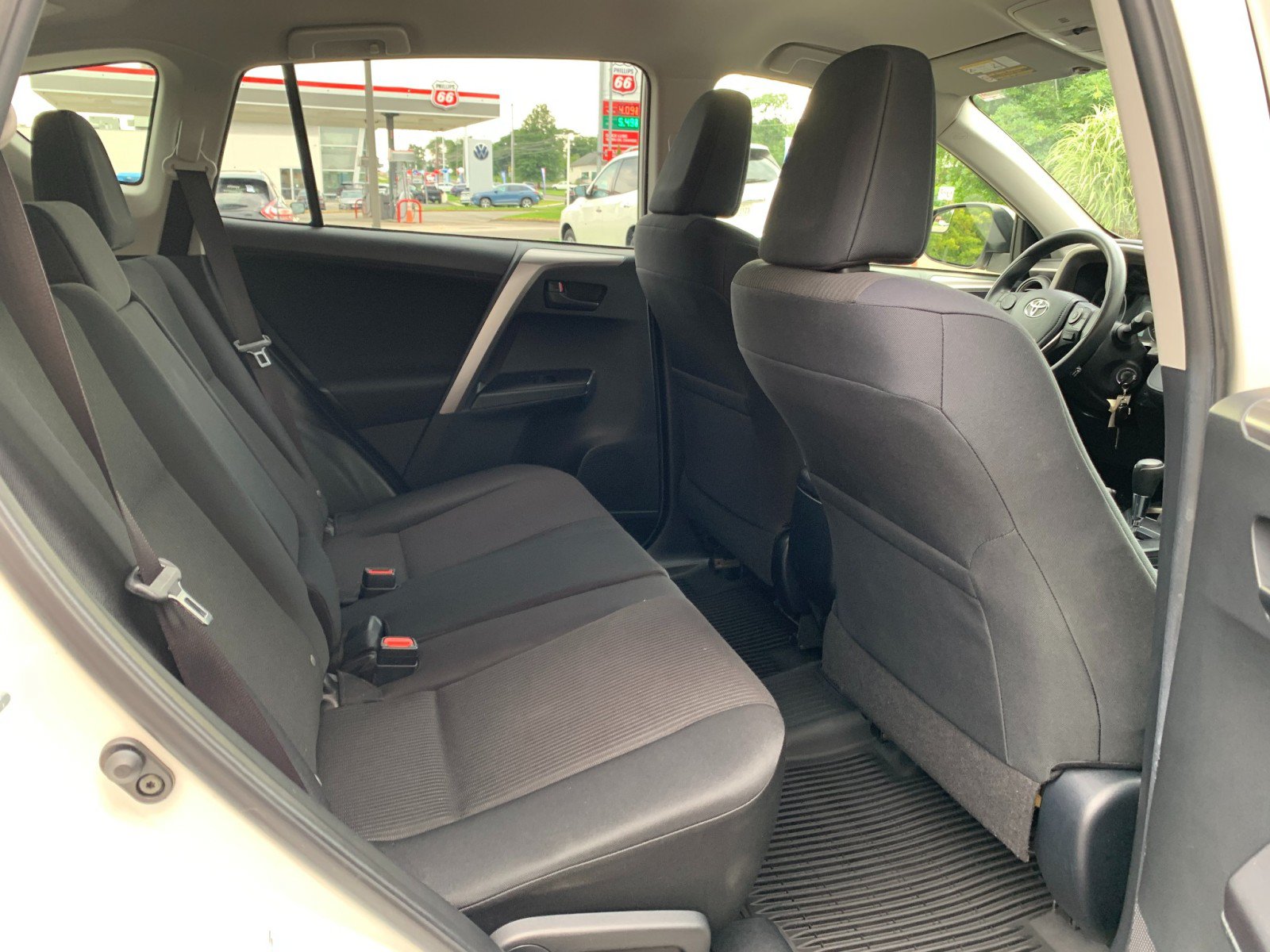 Used 2017 Toyota RAV4 LE w/ All Weather Liner Package AWD/4WD image 32