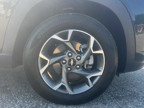 Used 2025 Chevrolet Trax LT w/ LT Convenience Package FWD image 35