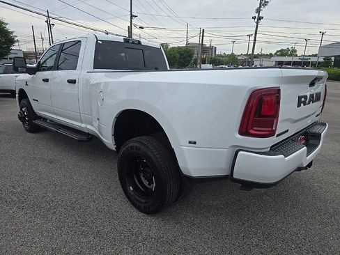 New 2026 RAM 3500 Big Horn AWD/4WD image 5