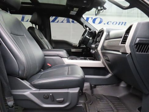 Used 2022 Ford F350 Lariat w/ Black Appearance Package image 31