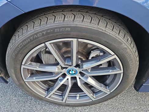 Used 2022 BMW 330e xDrive w/ Premium Package image 10