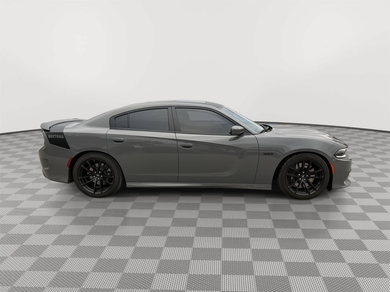 Used 2017 Dodge Charger R/T RWD image 8