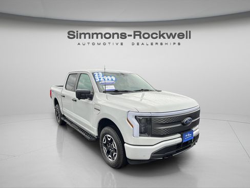 Used 2023 Ford F150 Lightning XLT AWD/4WD image 7