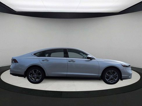 Used 2025 Honda Accord EX-L image 9