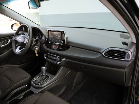 Used 2018 Hyundai Elantra GT FWD image 21