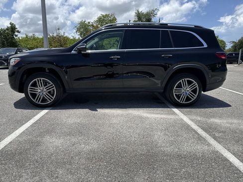 Used 2024 Mercedes-Benz GLS 450 4MATIC image 11